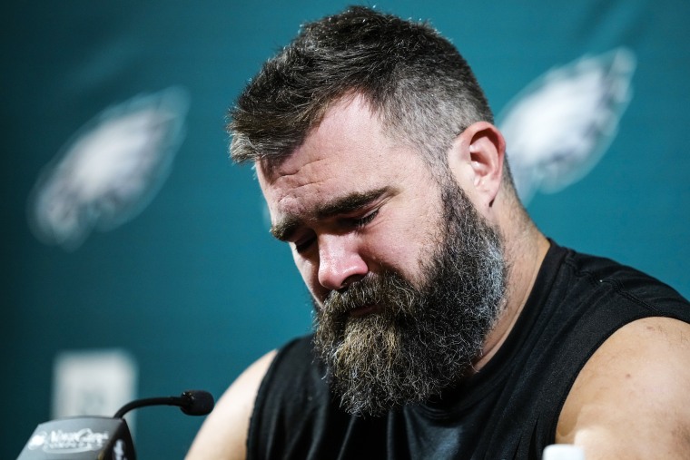 Jason Kelce jätti jäähyväiset faneille kyyneleissä